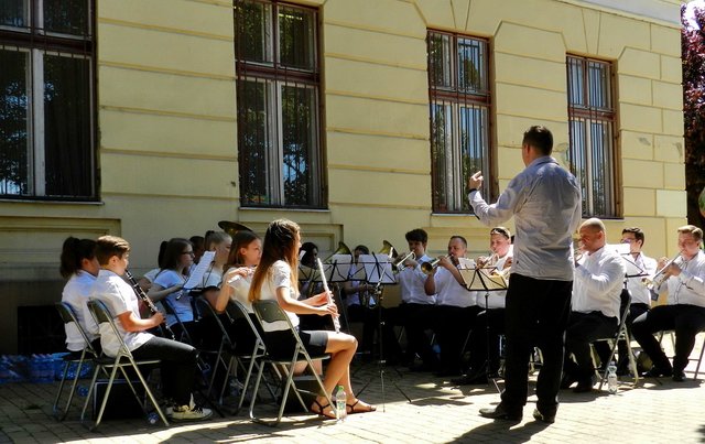 Emlékmenet a katonahősökért 2017 12